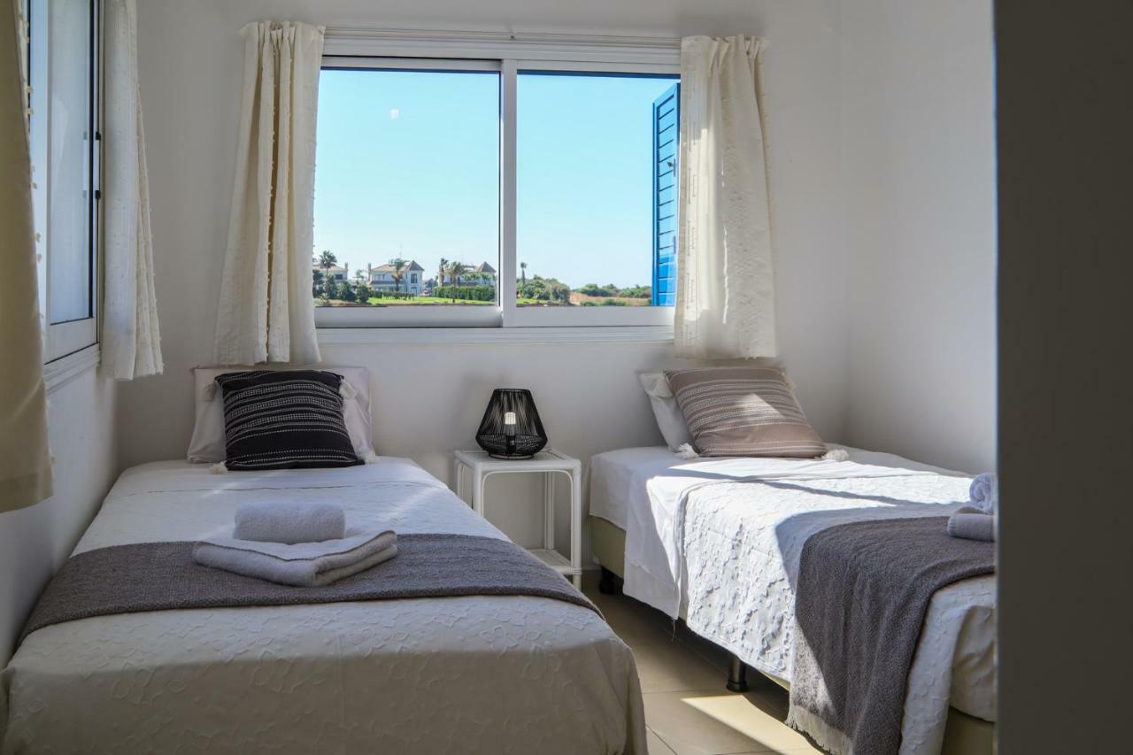 Phaedrus Living: Seaside Luxury Villa Anafi Paralímni Eksteriør bilde
