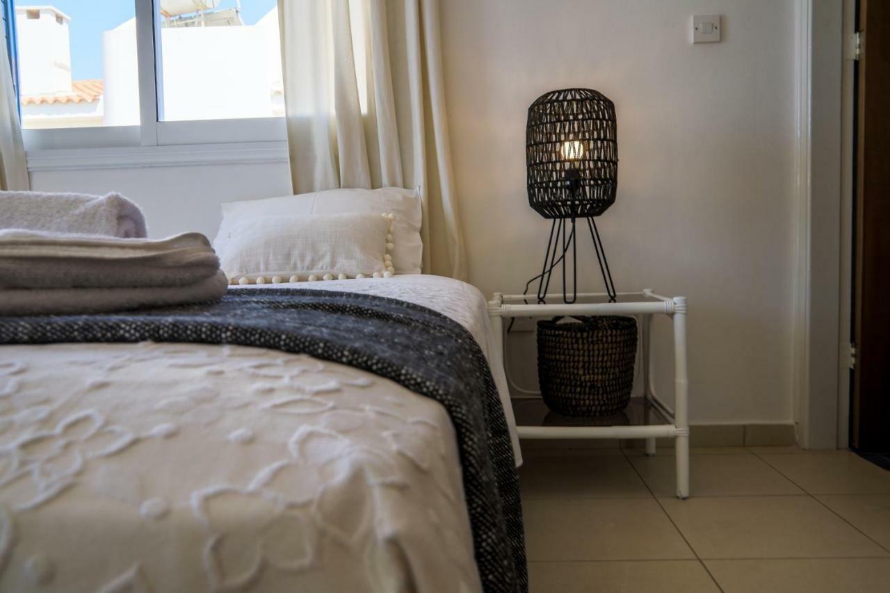 Phaedrus Living: Seaside Luxury Villa Anafi Paralímni Eksteriør bilde